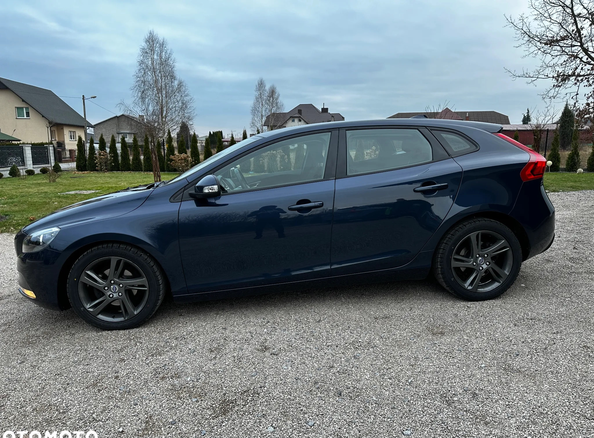 Volvo V40 cena 36900 przebieg: 198000, rok produkcji 2015 z Dąbie małe 497